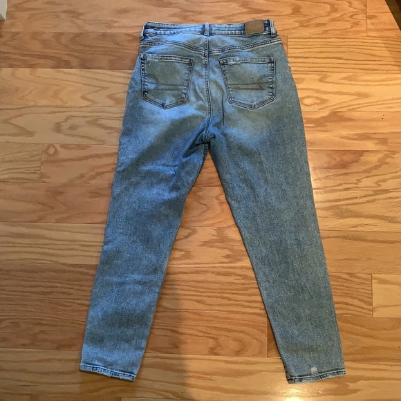 Barely worn American Eagle Jeans (size 6) - Picture 2 of 3